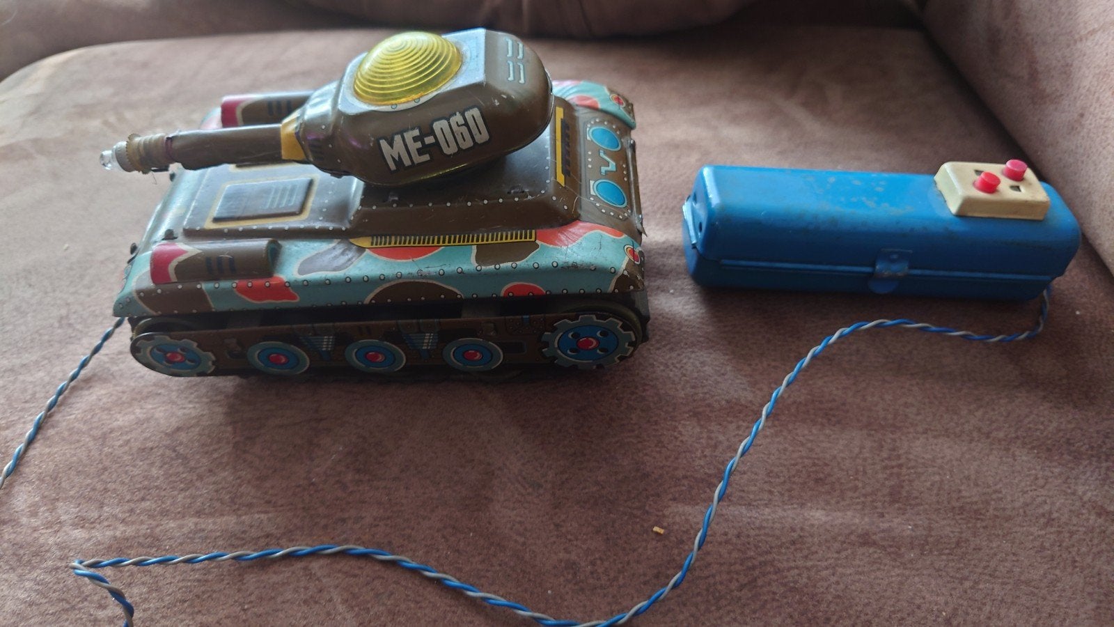 Blikken ME-060 tank met draadbesturing - Vintage Speelgoed, Antiek en Kunst, Ophalen of Verzenden