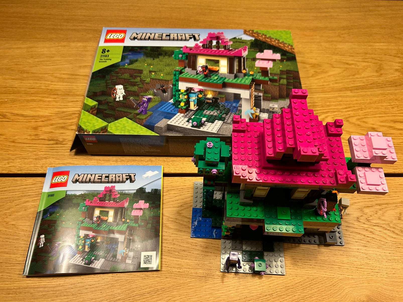 Lego the training grounds 21183 8+, Ophalen, Zo goed als nieuw