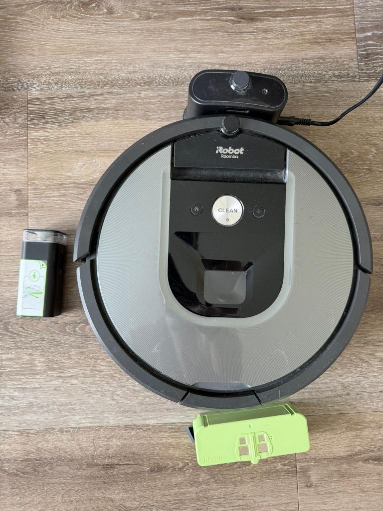 iRobot Roomba 960 – compleet met accessoires (o.a. 2e accu), Ophalen, Gebruikt, IRobot, Bedienbaar via app