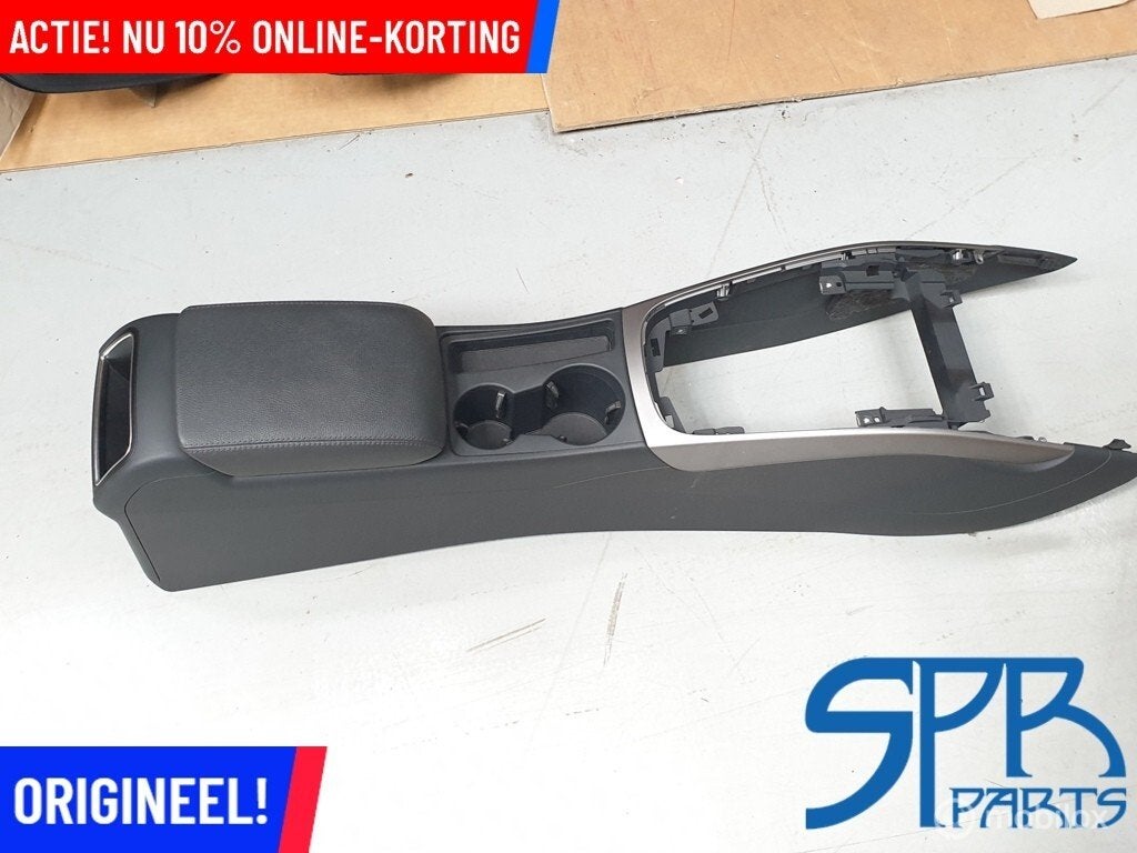 A4 B8 8K Middenconsole Zwart leder ARMLEUNING 230V OMVORMER