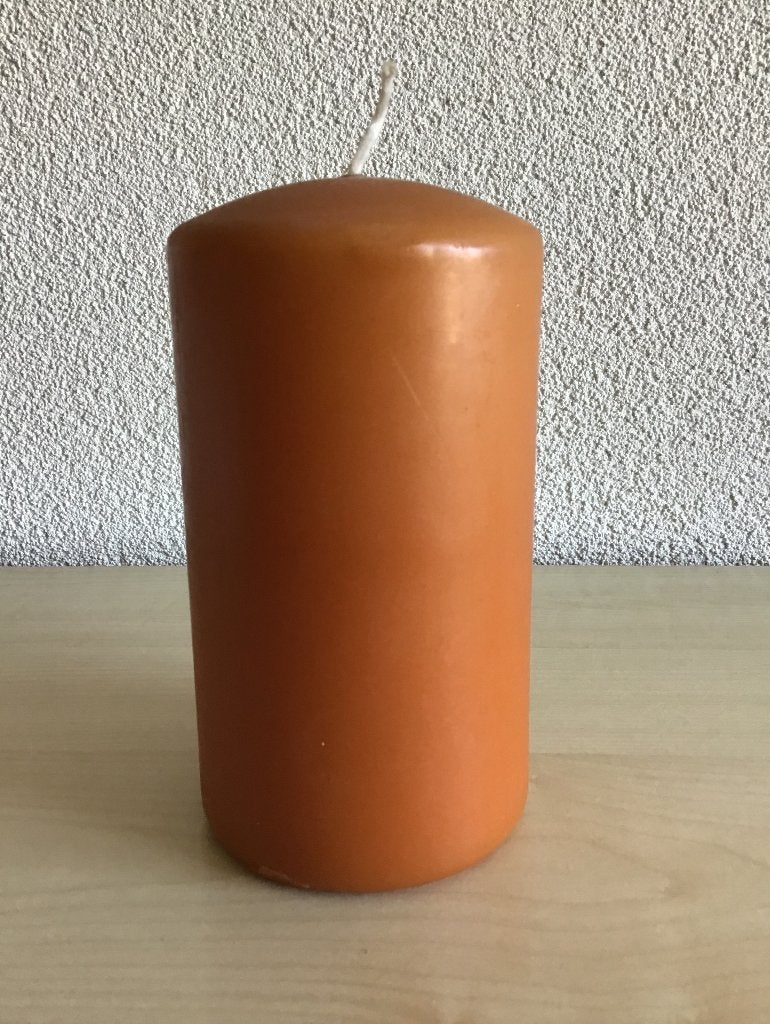 Karamelkleurige kaars. Hoogte 14 cm. Doorsnee 8 cm. Gratis., Gebruikt, Verzenden, Overige merken, Oranje