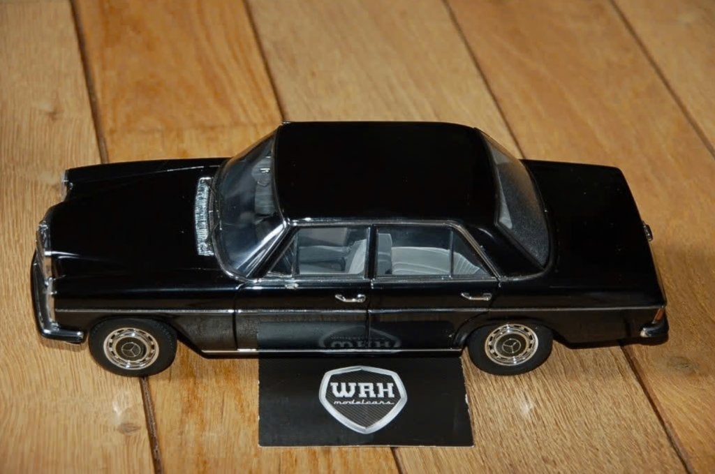 1:18 MERCEDES /8 220 D black Autoart SEE INFO no box WRH, Hobby en Vrije tijd, Modelauto's | 1:18, Verzenden, Gebruikt, Auto, Autoart