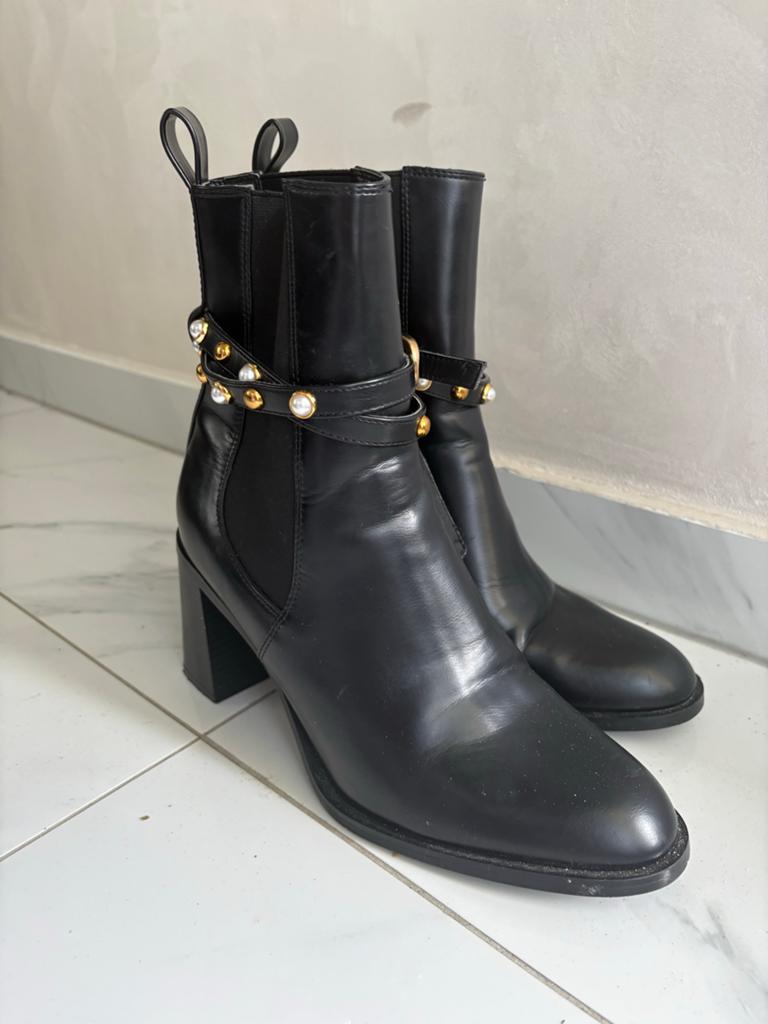 Zara zwarte enkellaarzen met studs en parels, maat 40, Ophalen of Verzenden, Nieuw, Zwart, Lage of Enkellaarzen