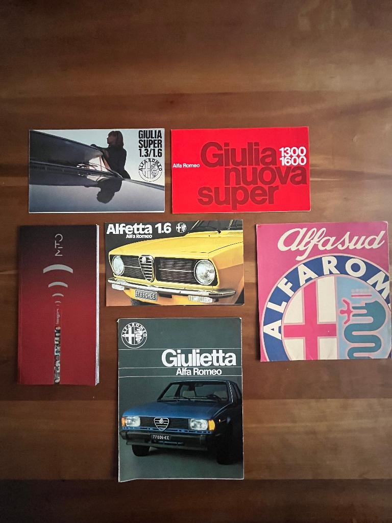 Zes oude Alfa Romeo autofolders., Ophalen of Verzenden, Zo goed als nieuw, Alfa Romeo