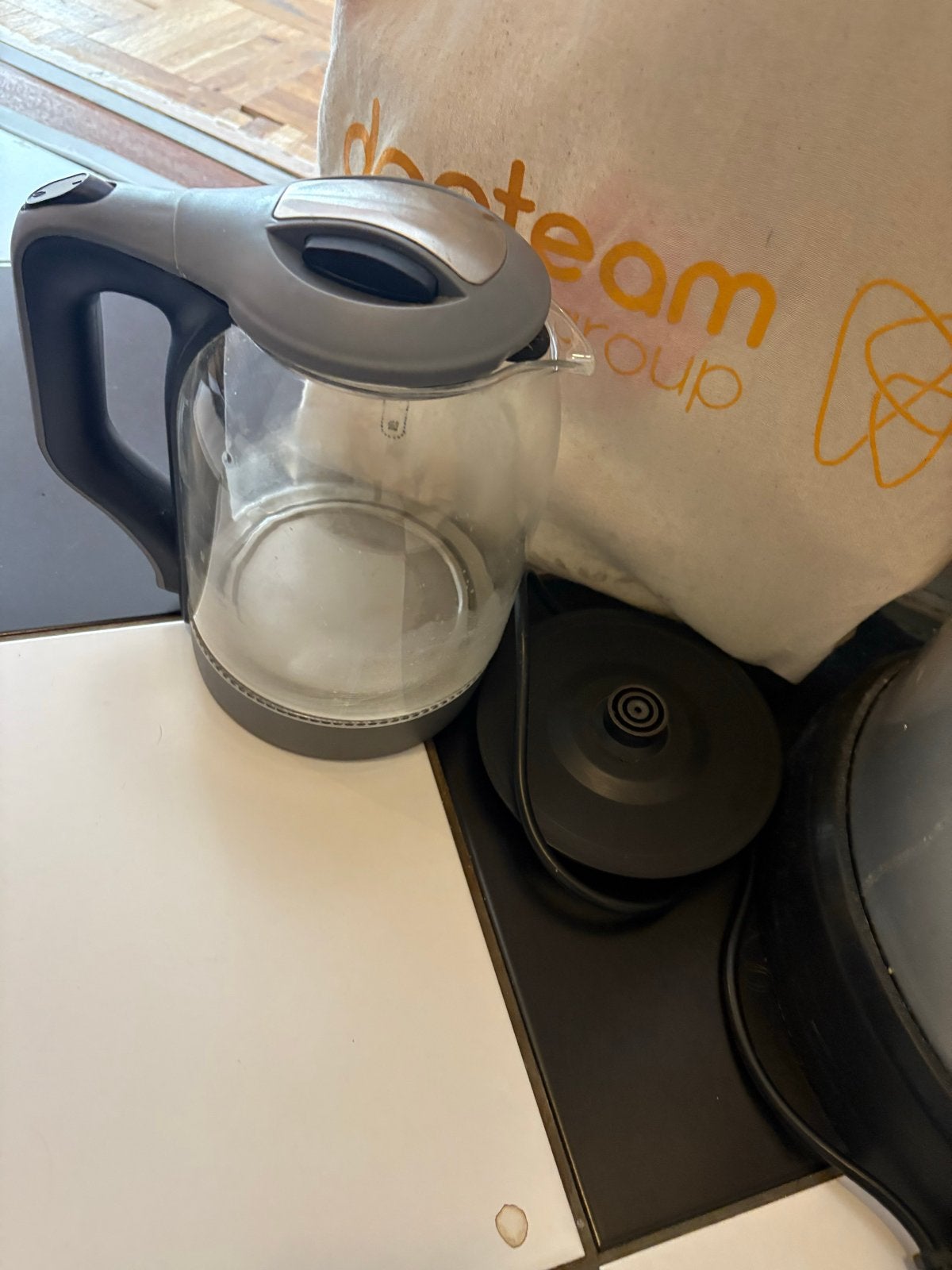 Glazen waterkoker met basisstation, 1 tot 2 liter, Ophalen, Niet werkend, Draadloos