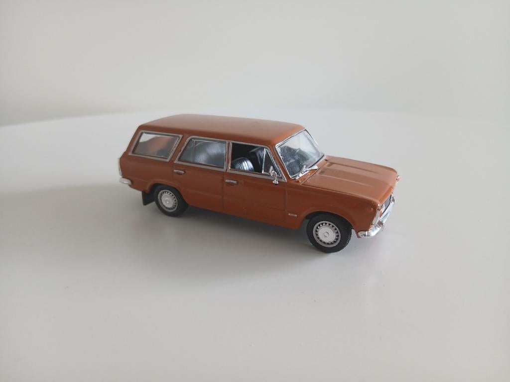 Polski Fiat 125p Kombi (stationwagen) - Oranje 1:43, Ophalen of Verzenden, Zo goed als nieuw, Auto, Overige merken