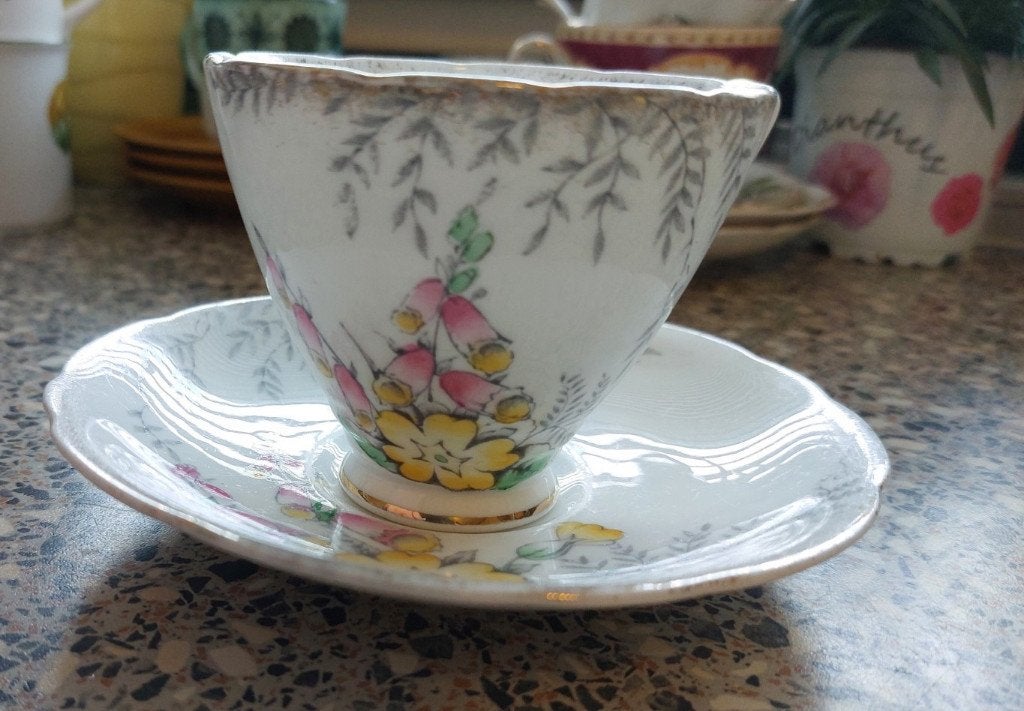 Vintage Royal Stafford kop schotel floral roze gele bloem, Huis en Inrichting, Keuken | Servies, Overige merken, Ophalen of Verzenden