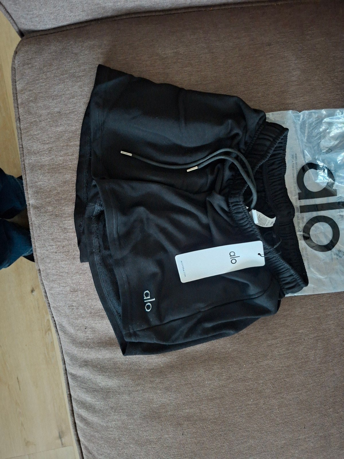 Alo Yoga shorts - Nieuw met kaartjes, Kort, Alo Yoga, Zwart, Nieuw
