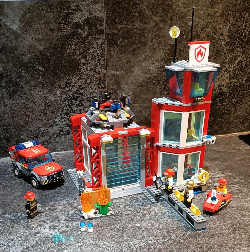 lego city brandweer 60215, Ophalen of Verzenden, Zo goed als nieuw, Complete set, Lego