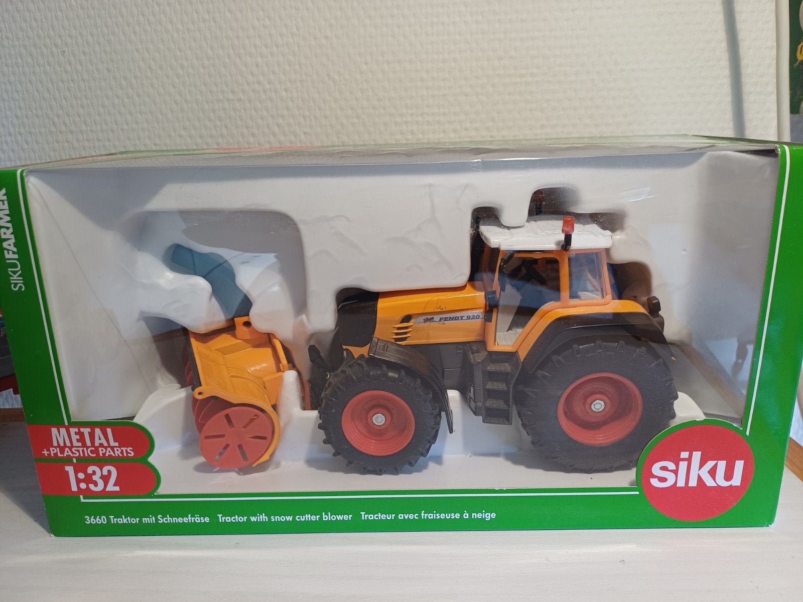 Britains Siku Fendt met sneeuwruimer, Ophalen of Verzenden, Tractor of Landbouw, Britains