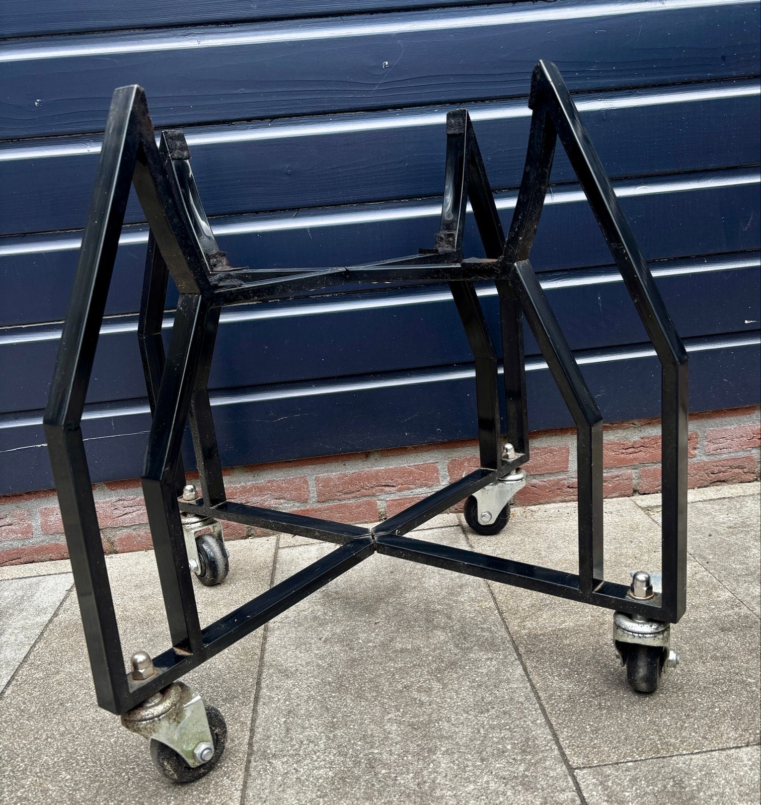 Origineel Grill Guru Large onderstel verrijdbaar met wielen, Tuin en Terras, Houtskoolbarbecues, Ophalen, Zo goed als nieuw
