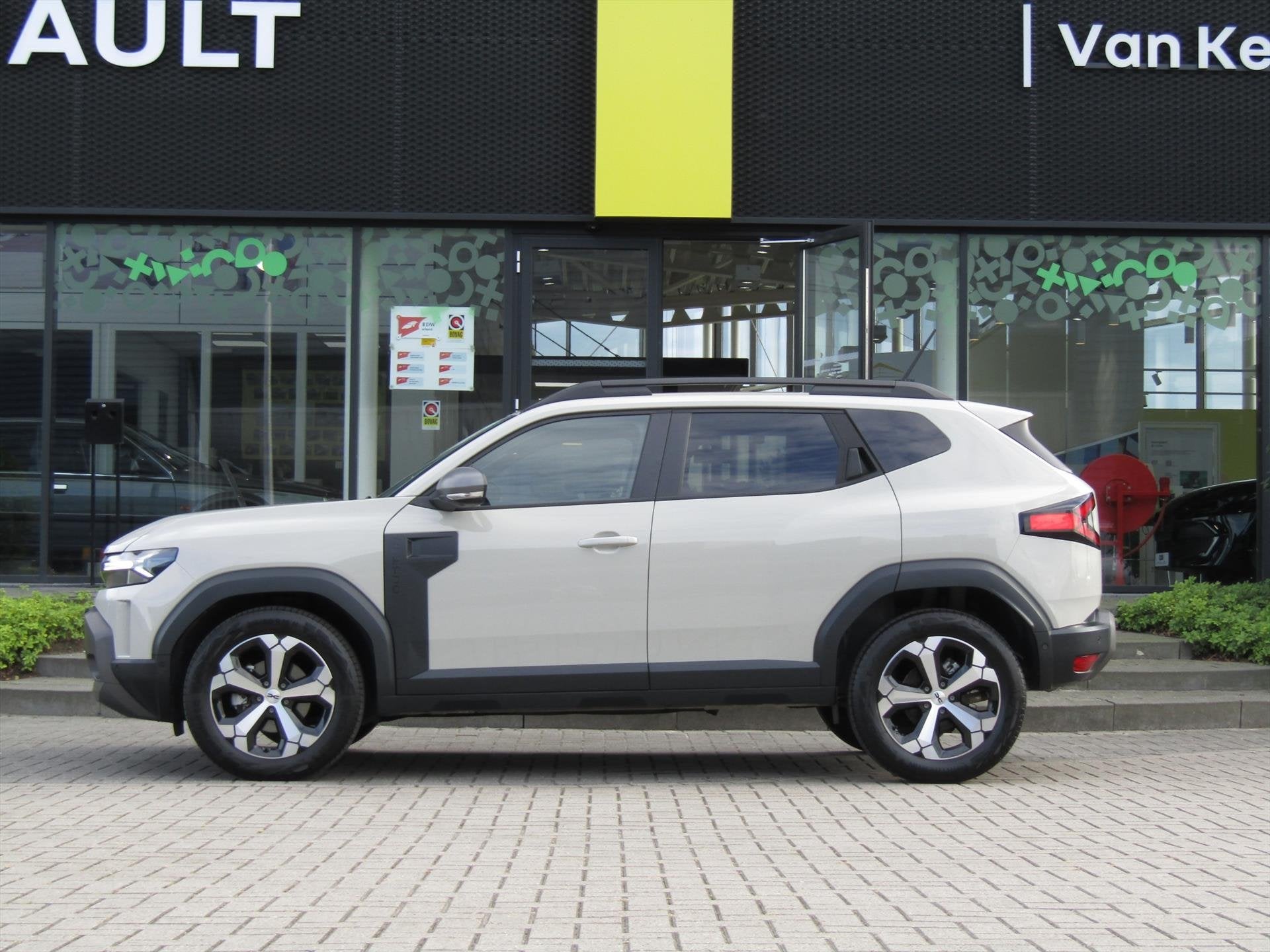 DACIA Duster 1.6 HYBRID 140pk Journey Camera / Handsfree Car, 94 pk, Stof, Gebruikt, 4 cilinders