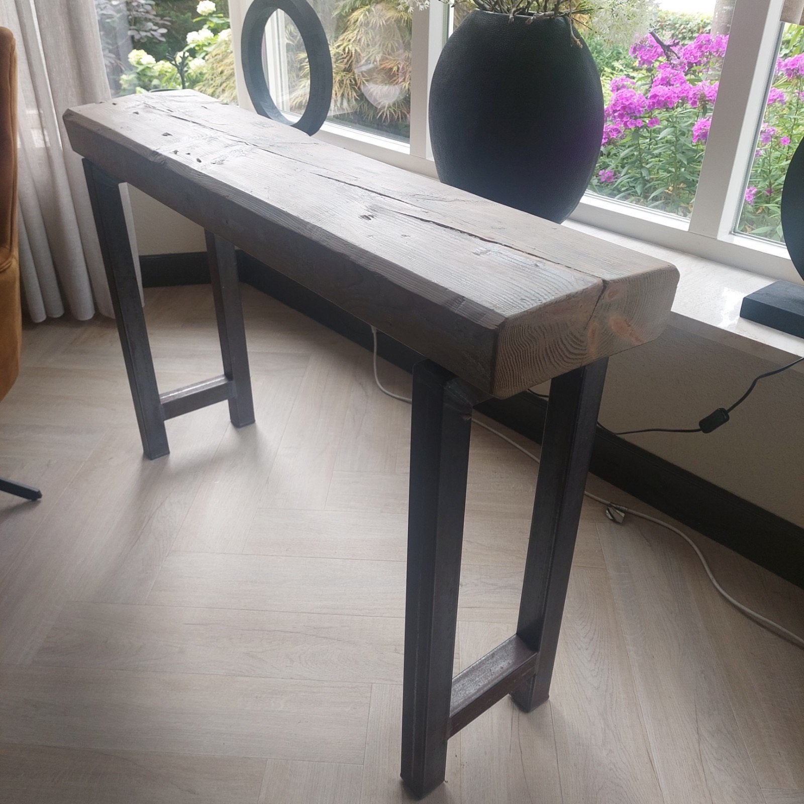 Robuuste houten sidetable, Huis en Inrichting, Gebruikt, 100 tot 150 cm, Minder dan 25 cm, Rechthoekig
