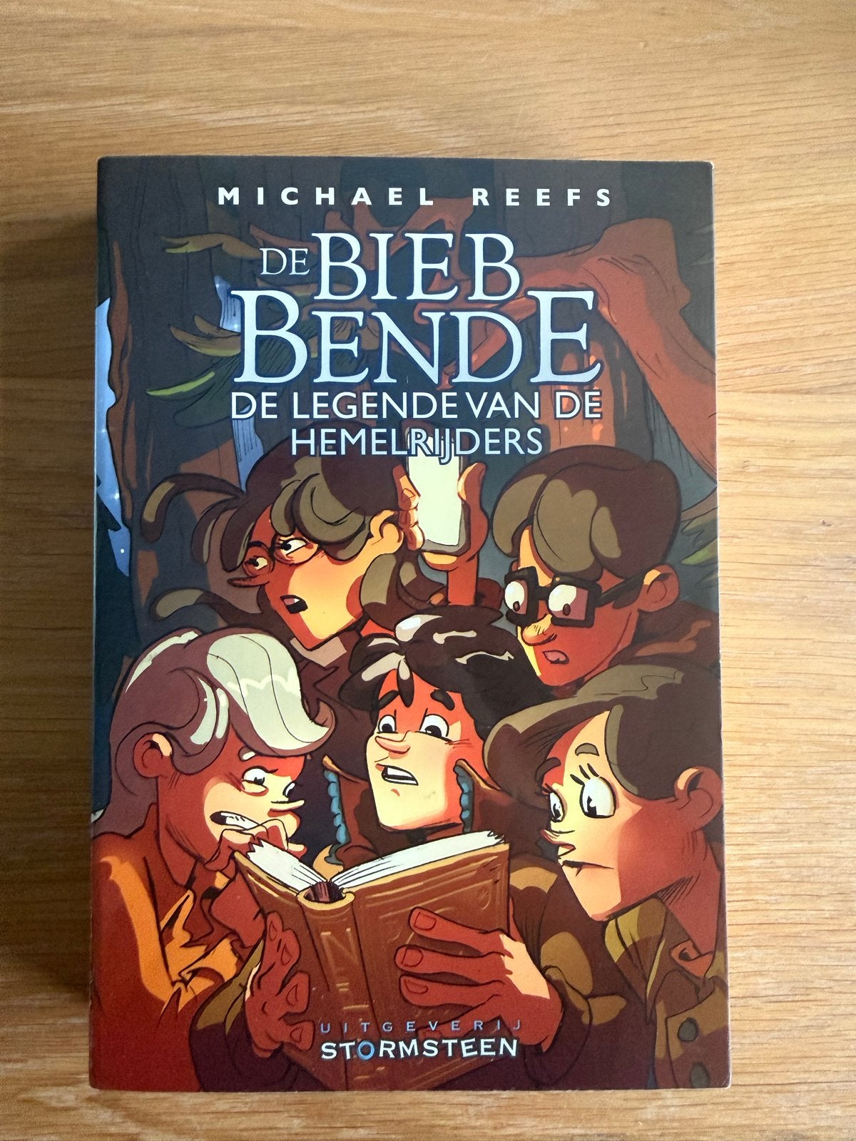 De Bieb Bende Deel 1: De Legende van de Hemelrijders, Ophalen of Verzenden, Zo goed als nieuw, Fictie
