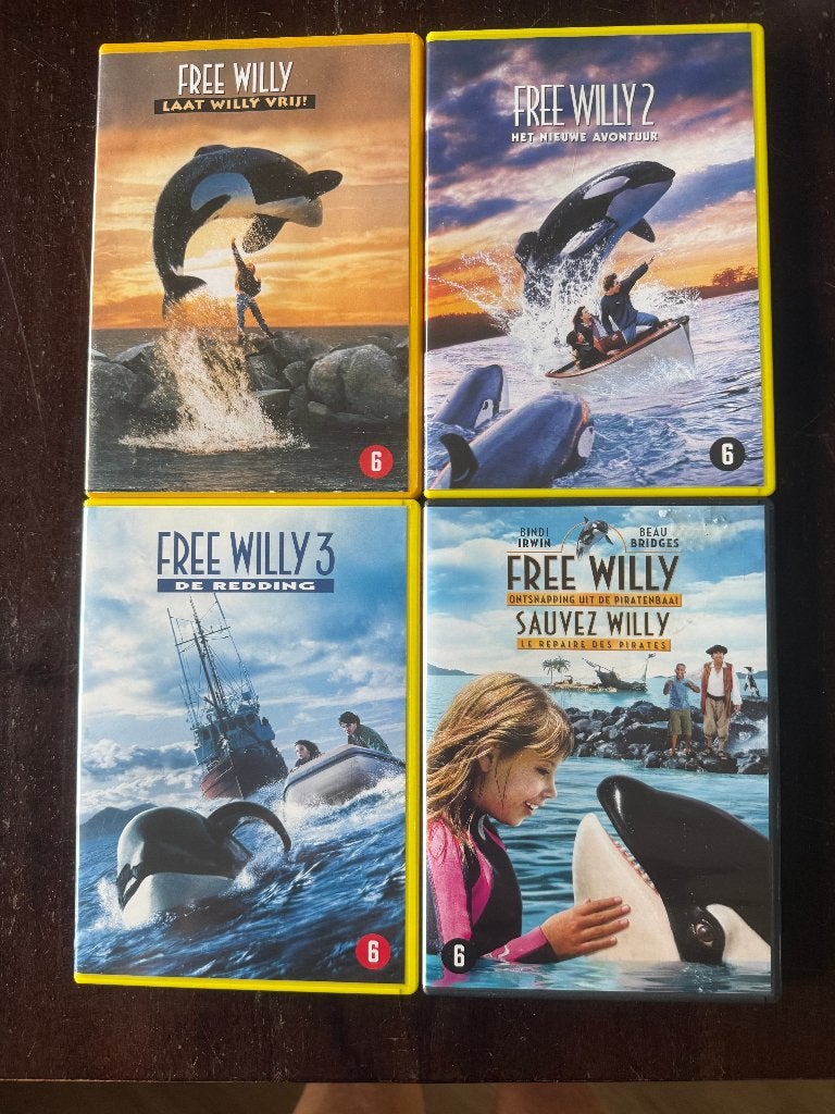 Free Willy deel 1 t/m 4 ( 4 DVD's ), Nederlands, Nederlands, Ophalen of Verzenden, Zo goed als nieuw