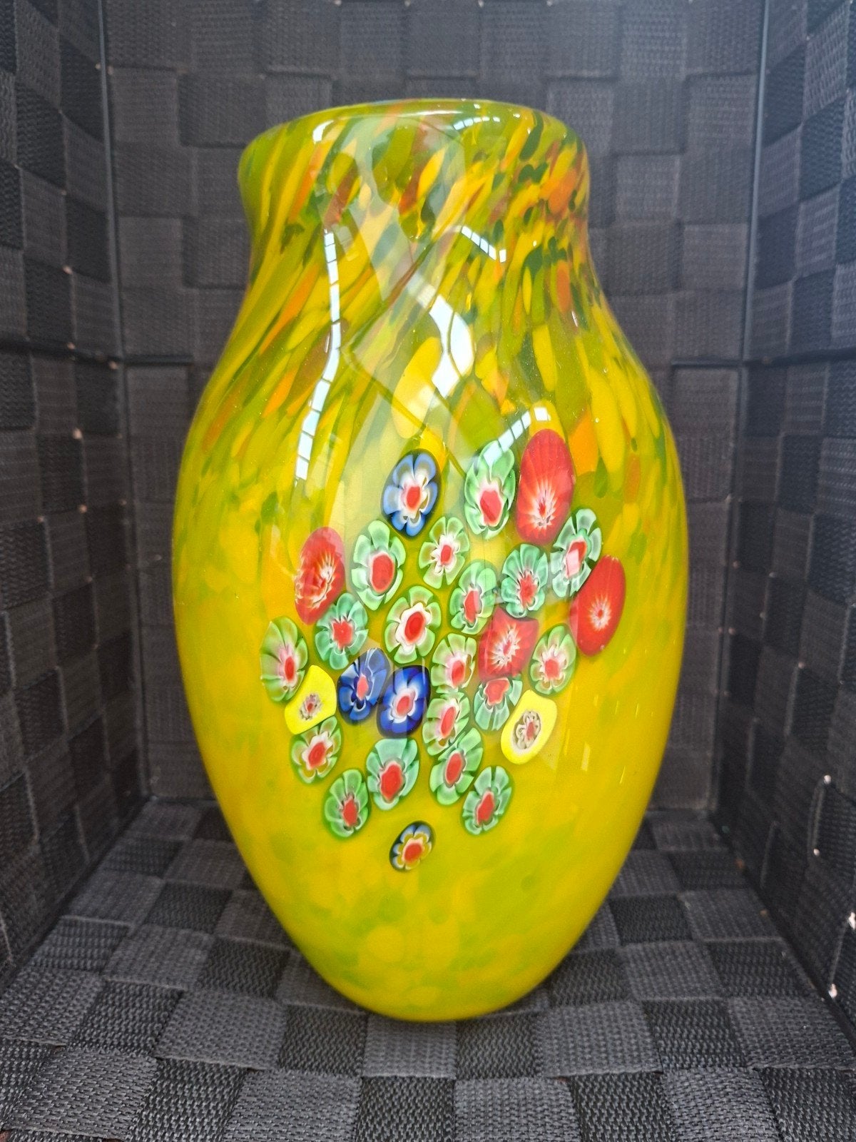 Murano Vaas - Geel Glas met Millefiori Bloemen, Antiek en Kunst, Ophalen of Verzenden