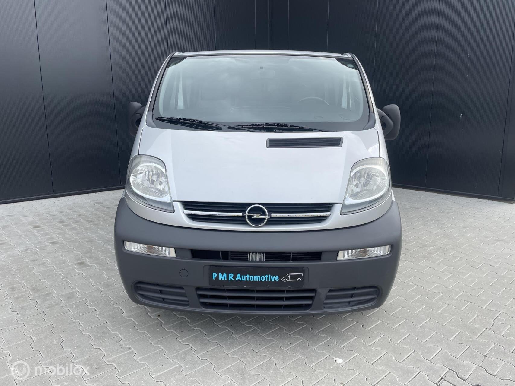 Opel Vivaro Tour 2.0i L2H1 / AIRCO / 9 Persoons / trekhaak, Auto's, Voorwielaandrijving, 2700 kg, Metallic lak, Bedrijf