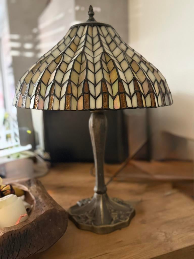 Mooie Tiffany tafel lamp 40 doorsnee, Ophalen of Verzenden, Zo goed als nieuw, Glas, 50 tot 75 cm
