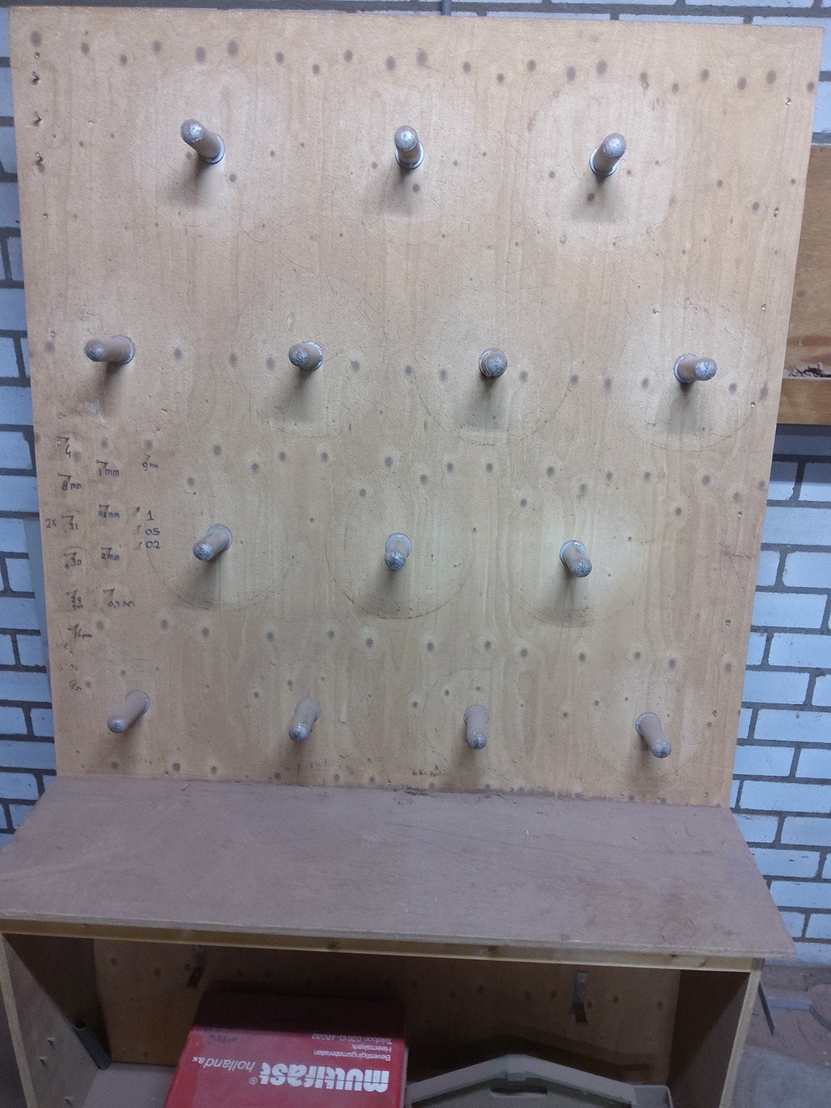 rek voor beitelkoppen op te hangen op wielen, Ophalen, Gebruikt, Hout met wielen, Bovenfrees