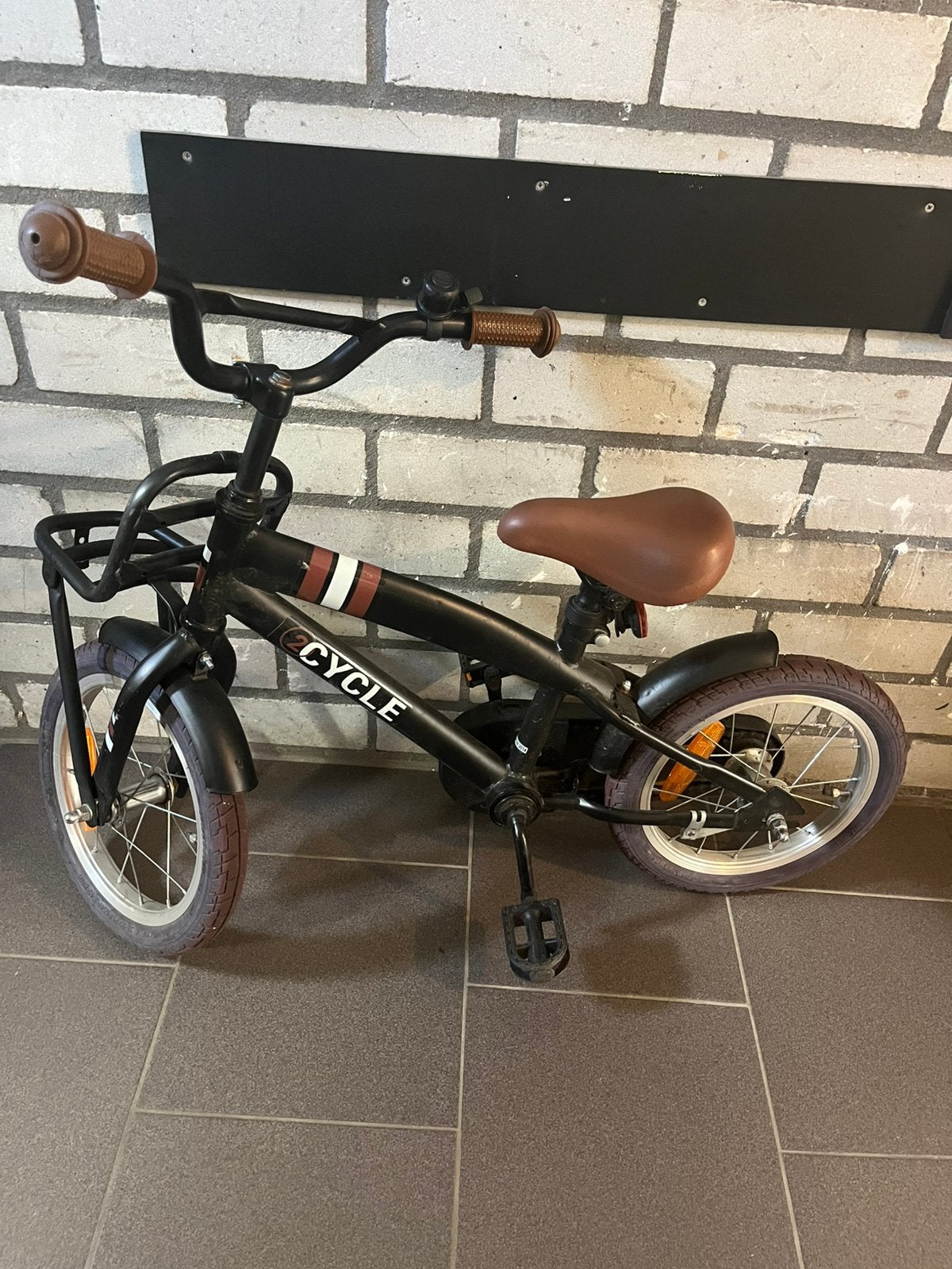 Fiets 14 inch 2cycle + zijwielen, Fietsen en Brommers, Fietsen | Kinderfietsjes, Ophalen, Terugtraprem, Zijwieltjes, Gebruikt