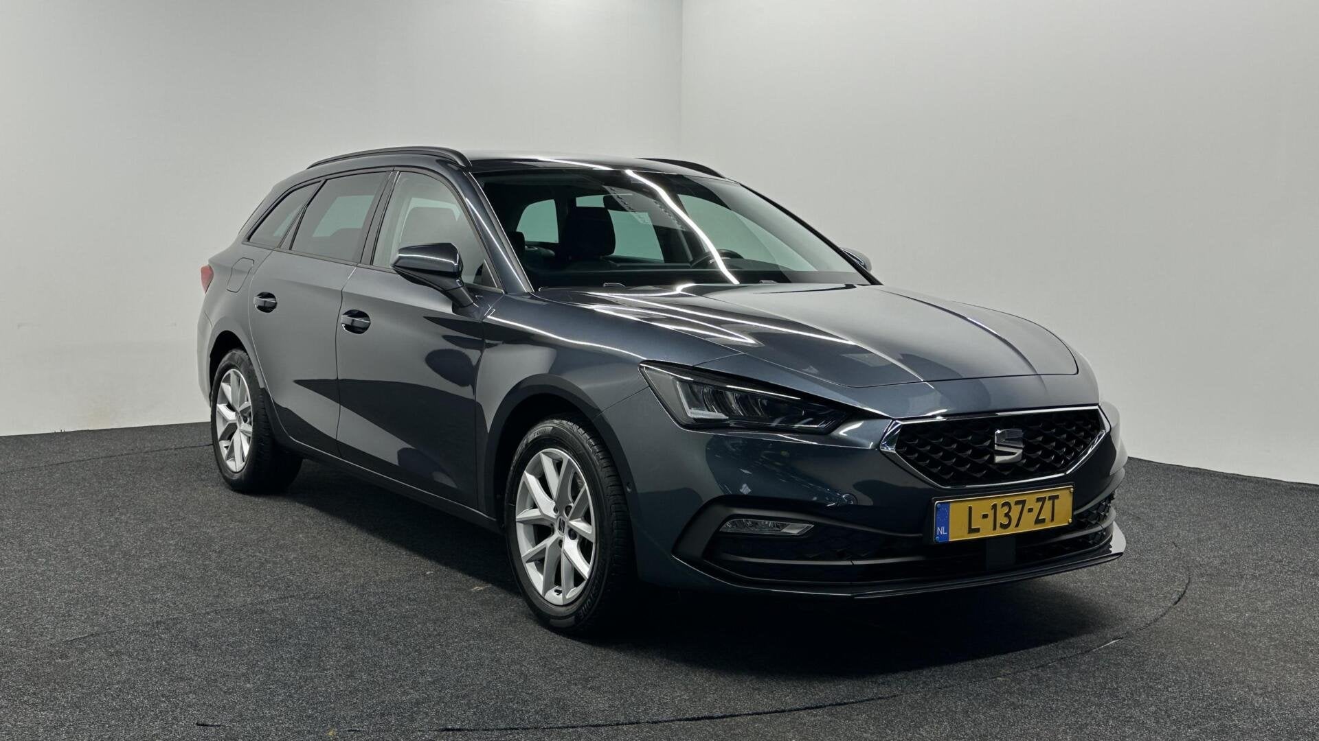 Seat Leon Sportstourer 1.0 TSI Reference TREKHAAK CARPLAY CA, Voorwielaandrijving, Stof, Gebruikt, Euro 6