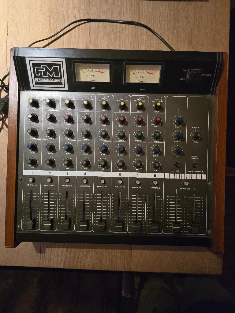 Vintage analoog 8 kanaals mengpaneel, Ophalen, Gebruikt, 5 tot 10 kanalen, Microfooningang