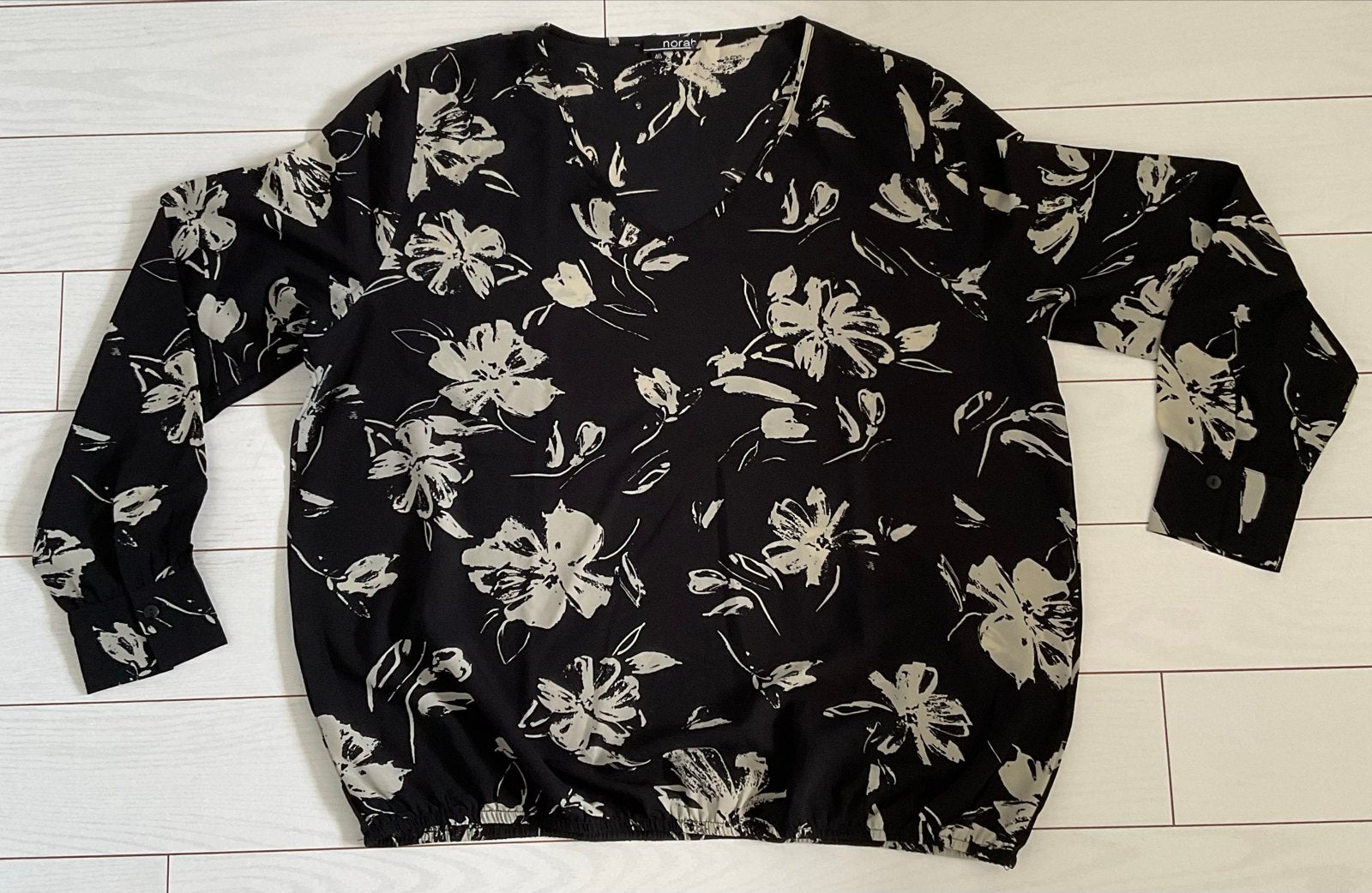 Norah Blouse Maat 46 - Zwart met bloemenprint, Ophalen of Verzenden, Gedragen, Maat 46/48 (XL) of groter, Zwart