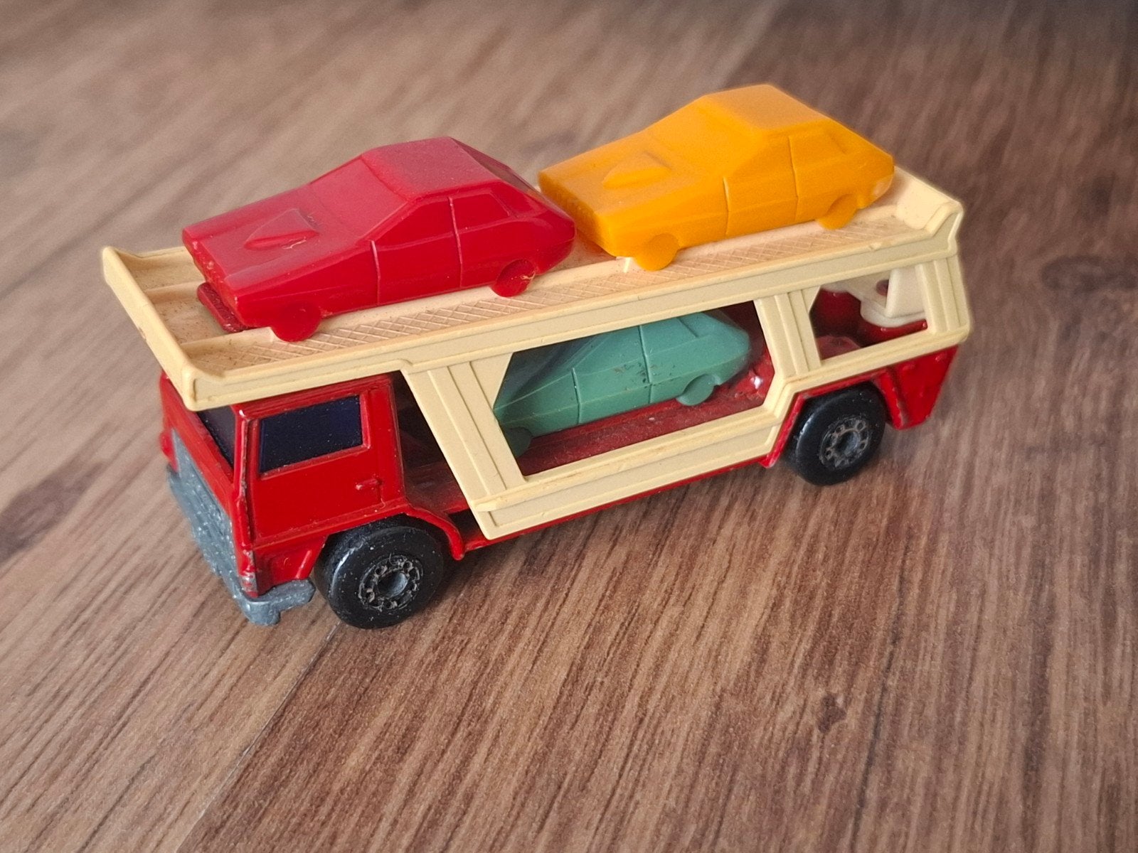 Vrachtwagen met Auto's - MATCHBOX, Ophalen of Verzenden, Gebruikt, Bus of Vrachtwagen
