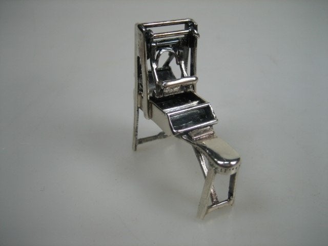 Zilveren Miniatuur als broodkadet vormmachine ca. 1985, Antiek en Kunst, Verzenden, Zilver