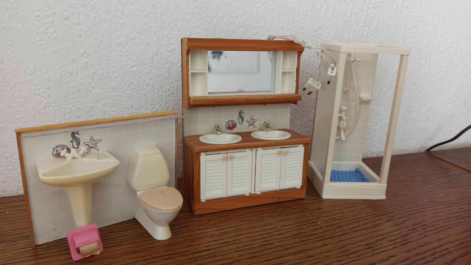 Poppenhuis inrichtingen ; Badcel  ,e.a, Ophalen of Verzenden, Zo goed als nieuw, Toebehoren