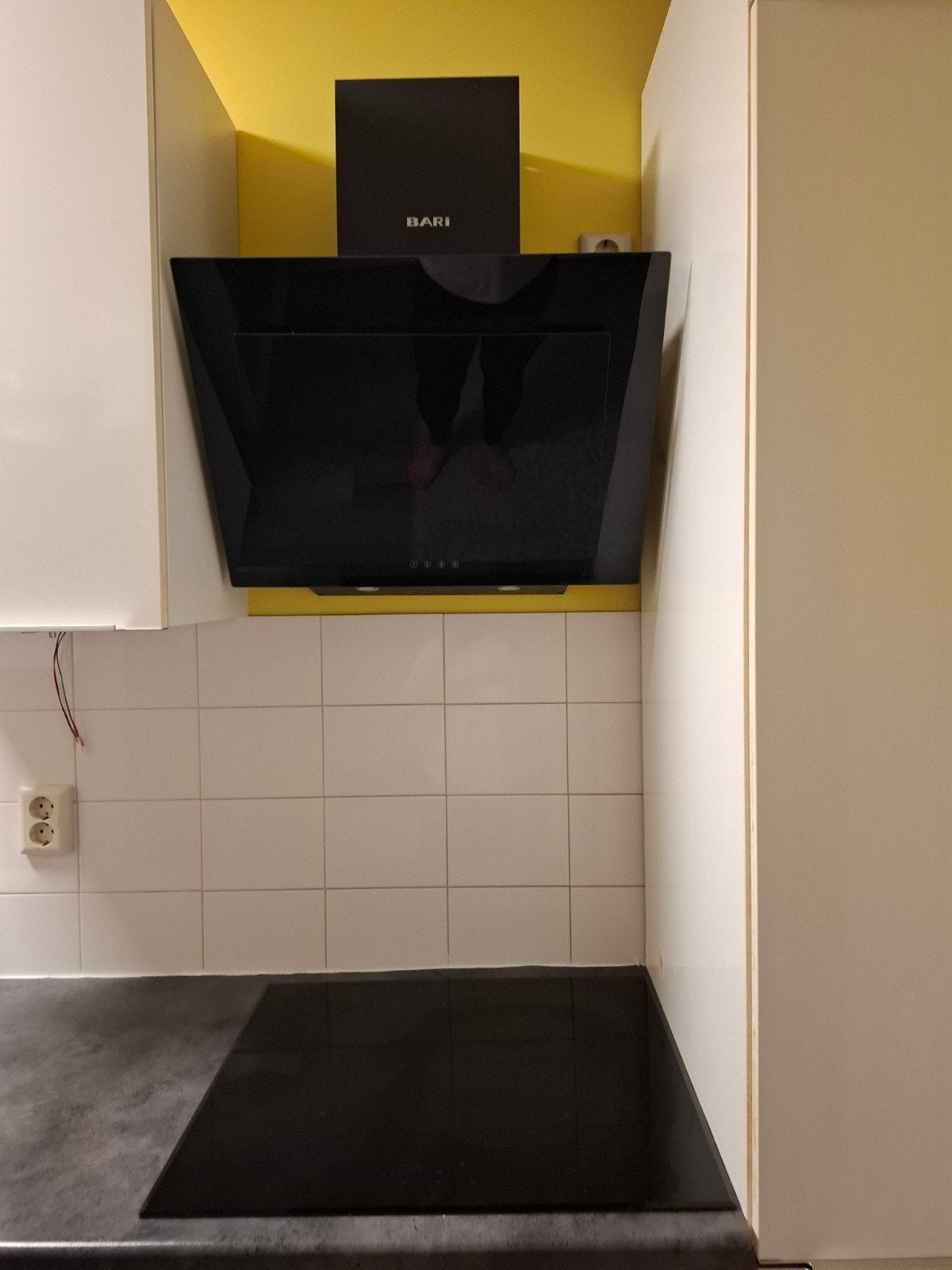 Bari afzuigkap - Zwart, modern design, Ophalen, Wandschouwkap, Zo goed als nieuw, 400 tot 600 m³ per uur