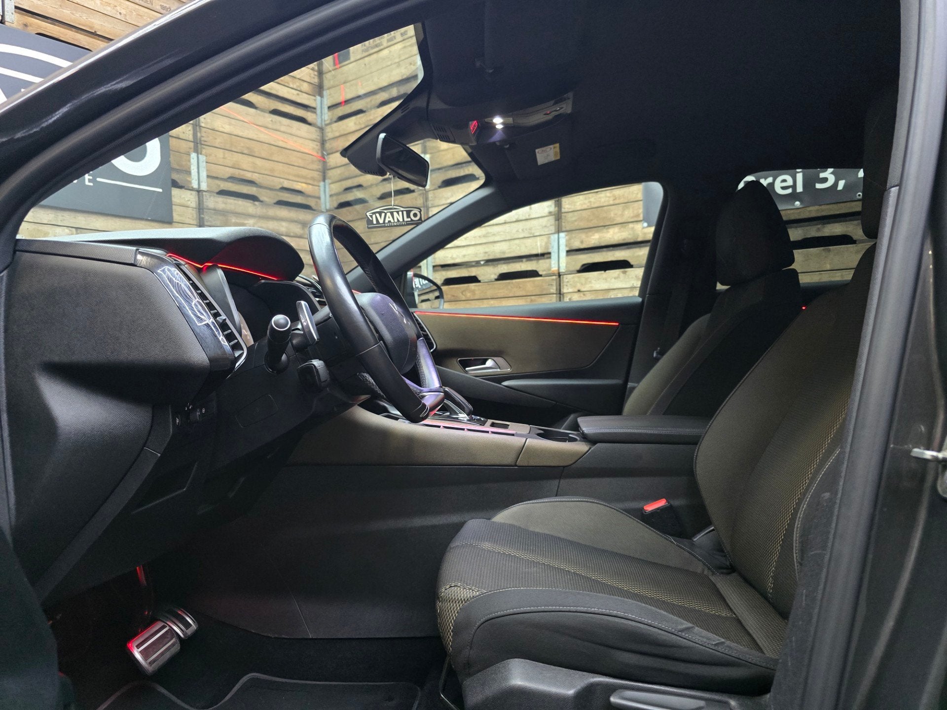 DS 7 Crossback 1.6 PureTech So Chic Xenon Navi Clima Camera, Auto's, Dealer onderhouden, Stof, 4 cilinders, Bedrijf