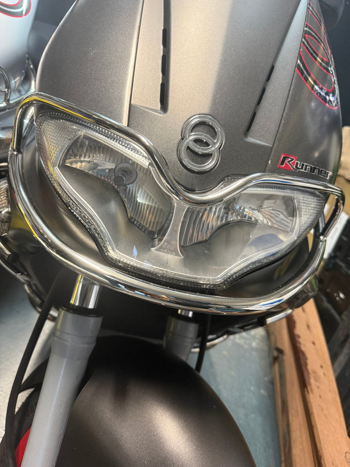 Gilera Runner Sierbeugel ( Koplamp ) 50cc 125cc 180cc 200cc, Ophalen of Verzenden, Zo goed als nieuw, Koplamp, Overige merken