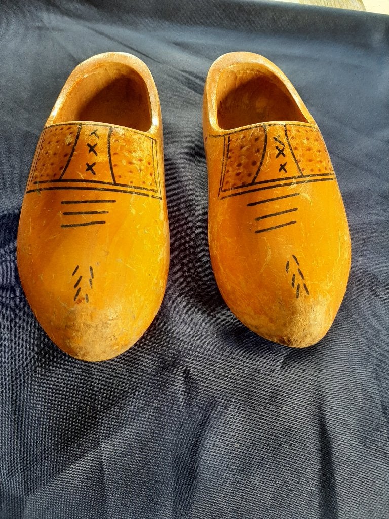 Gele houten kinderklompjes maat 27/28 Merk Gebr. van Zwieten, Gebruikt, Jongen of Meisje, Overige typen, Ophalen of Verzenden