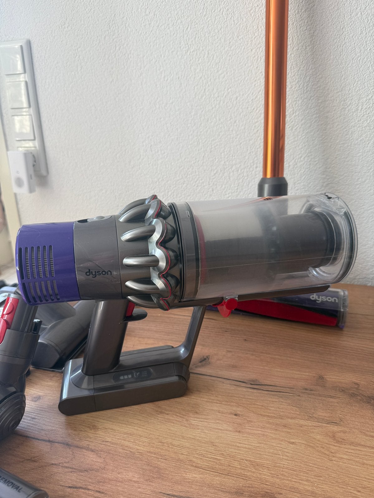 Dyson v10, Witgoed en Apparatuur, Stofzuigers, Ophalen, Zo goed als nieuw, Dyson, Geschikt voor tapijt