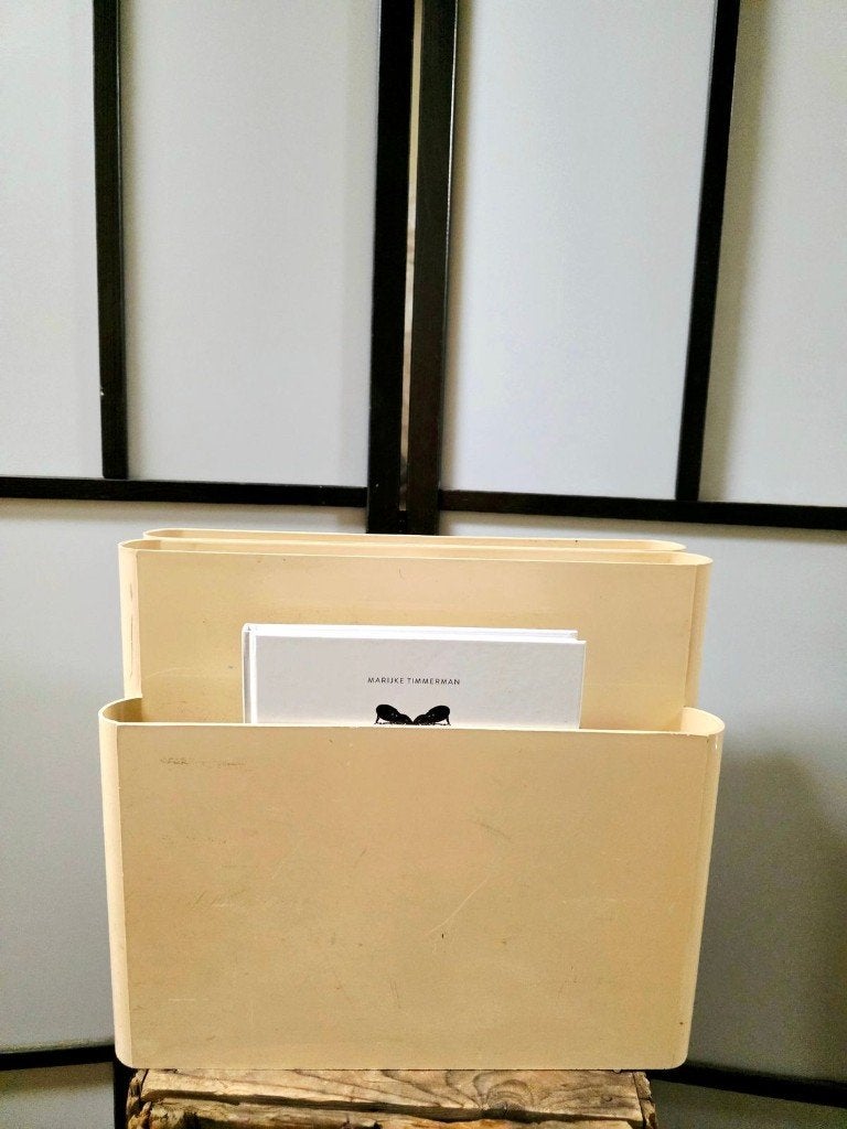 9723:Vintage 70's Kartell 4675 Magazine Rack Giotto Stoppino, Gebruikt, Met handvat, Ophalen of Verzenden, Mid-century modern