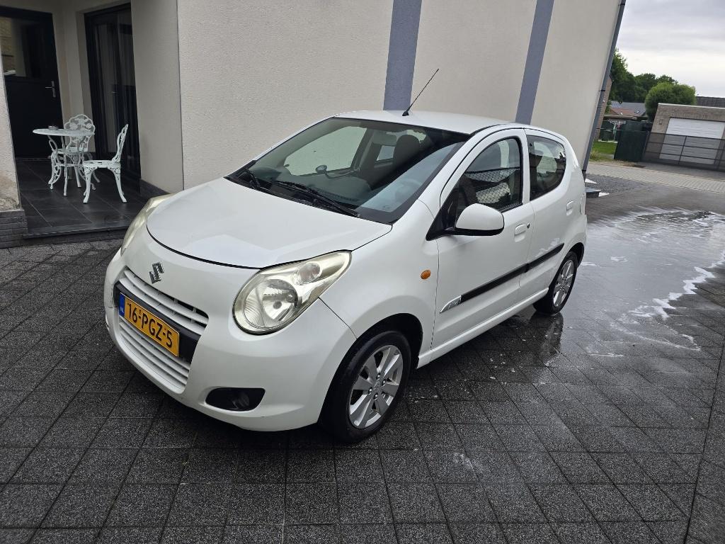Suzuki Alto 1.0 2011 Wit, Auto's, Voorwielaandrijving, Stof, 4 stoelen, Origineel Nederlands