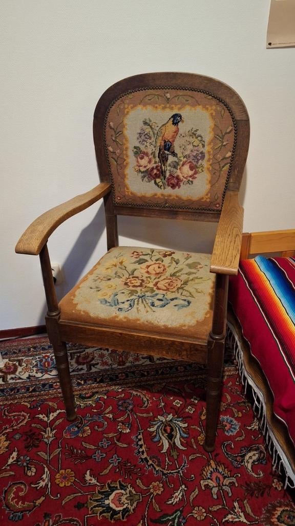 Antieke brocante stoel met borduursel, Ophalen