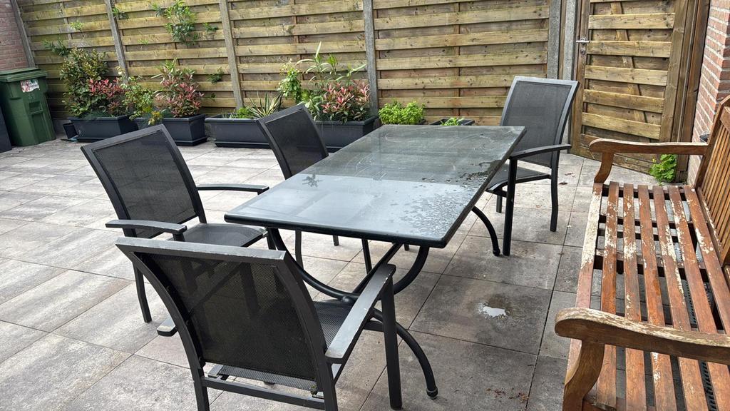 Te koop 4 stoelen + 1 tafel ( zonder de bank), Ophalen, Zo goed als nieuw, Bank