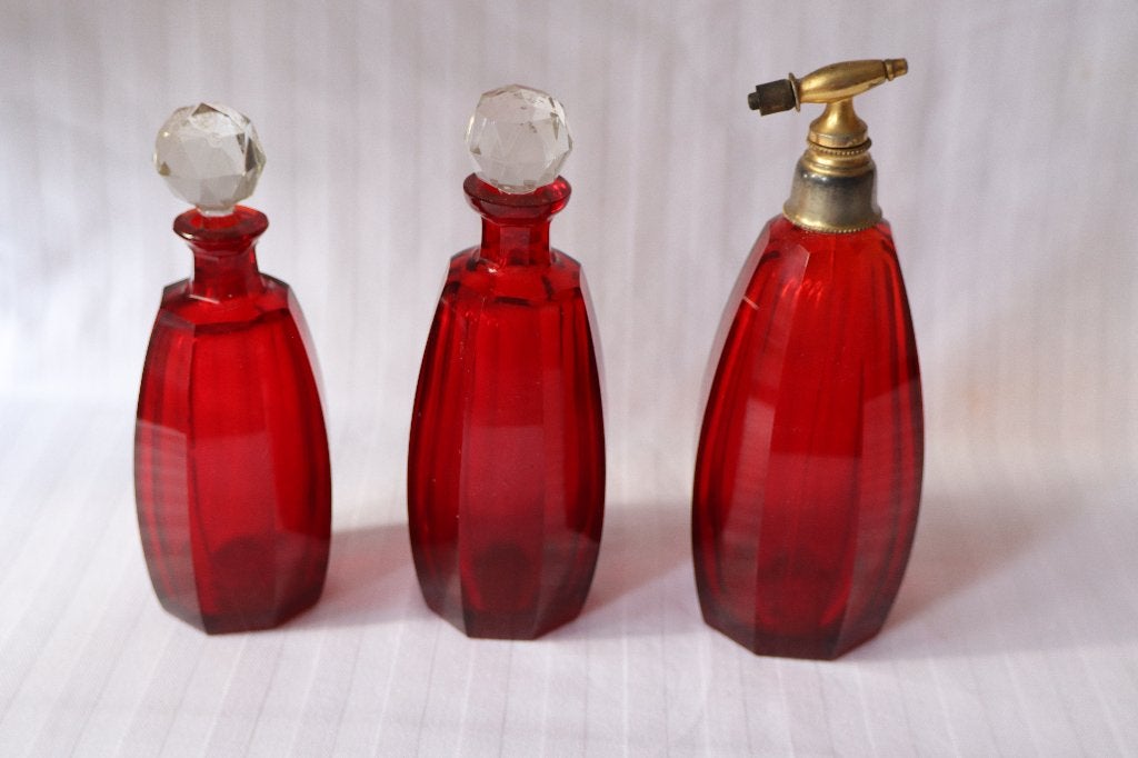 Antieke Art Deco robijnrood glas parfum kaptafelset c 1920, Antiek en Kunst, Ophalen of Verzenden