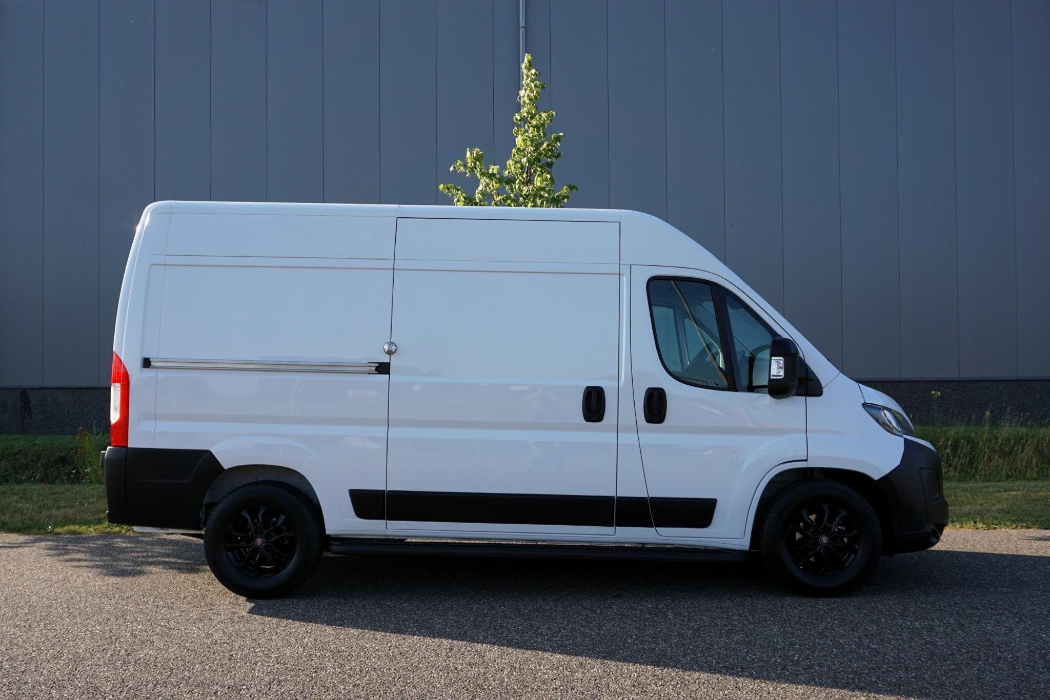 Fiat Ducato 2.2 MultiJet 140 L2H2 3.5t Automaat in Topstaat, Stof, Gebruikt, 4 cilinders, Wit