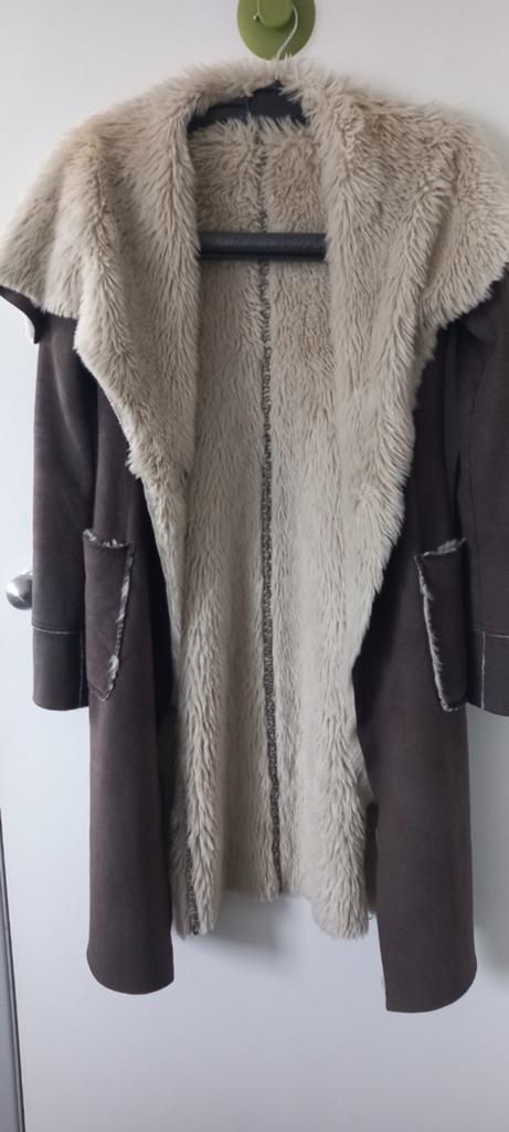 Benetton lange bruine jas met bontkraag, Kleding | Dames, Jassen | Winter, Maat 38/40 (M), Bruin, Benetton, Ophalen of Verzenden