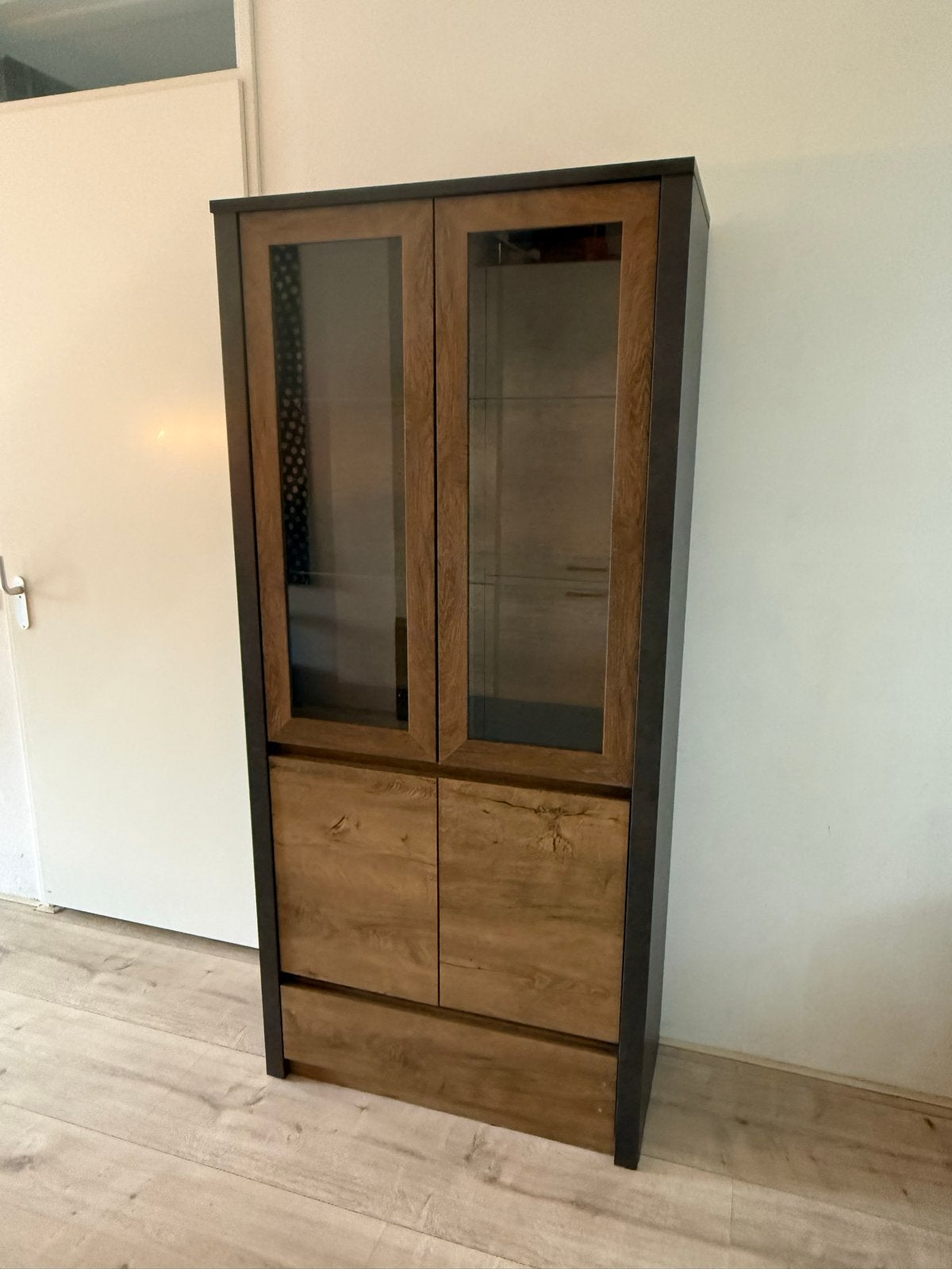 Vitrinekast Meubella, Huis en Inrichting, Ophalen, Gebruikt, 50 tot 100 cm, Met lade(s)