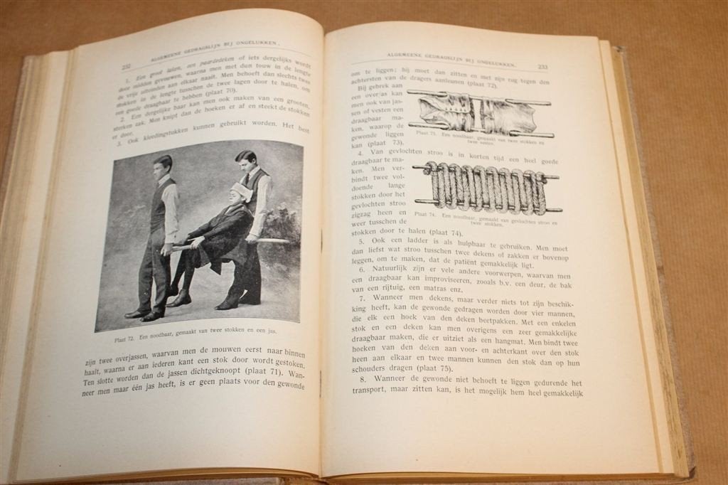 Verpleging in het Huisgezin — Medische Gids, Antiek 1913, Ophalen of Verzenden