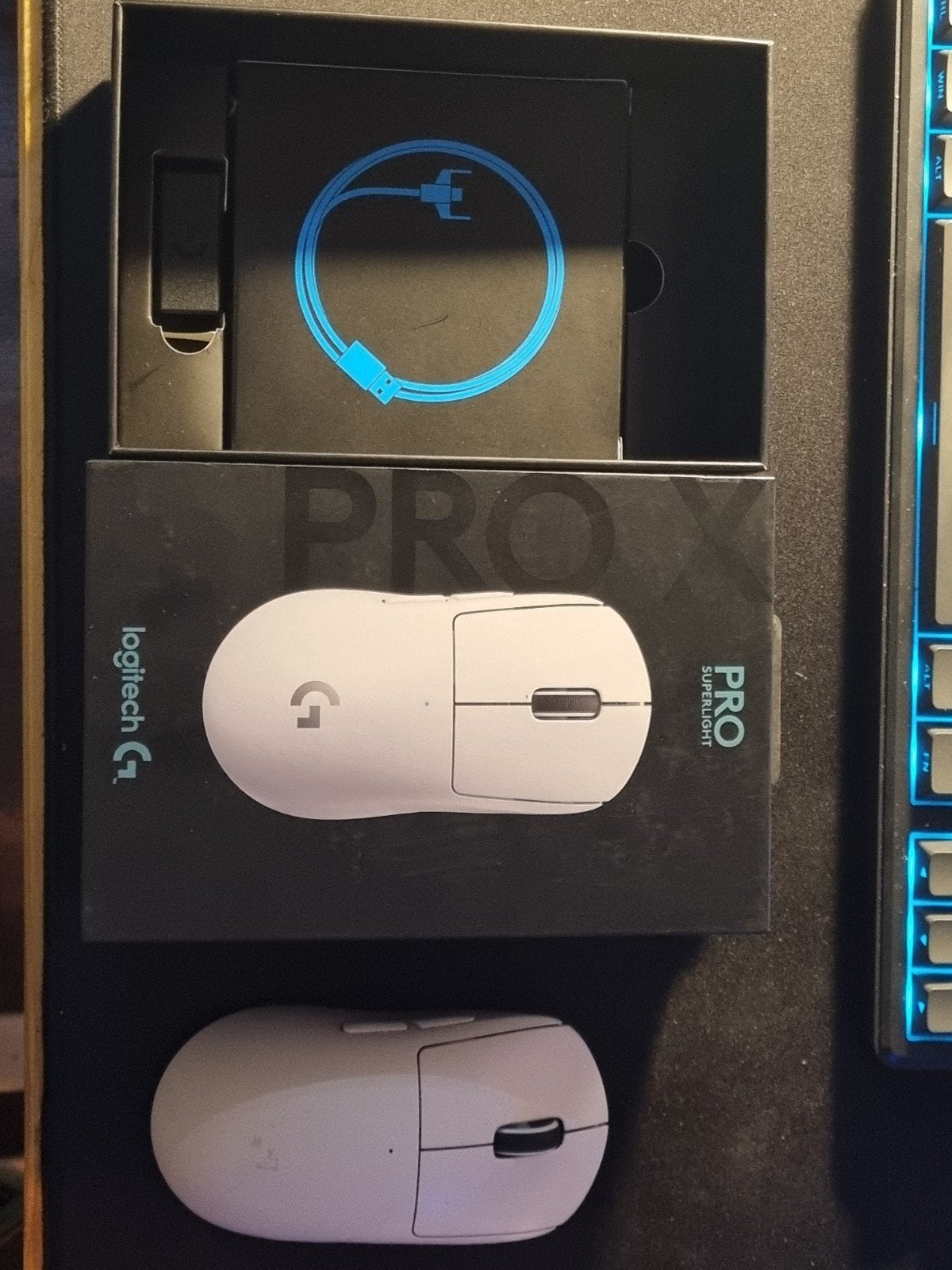 Logitech G Pro X Superlight Gaming Muis compleet Wit, Computers en Software, Rechtshandig, Muis, Logitech, Ergonomisch