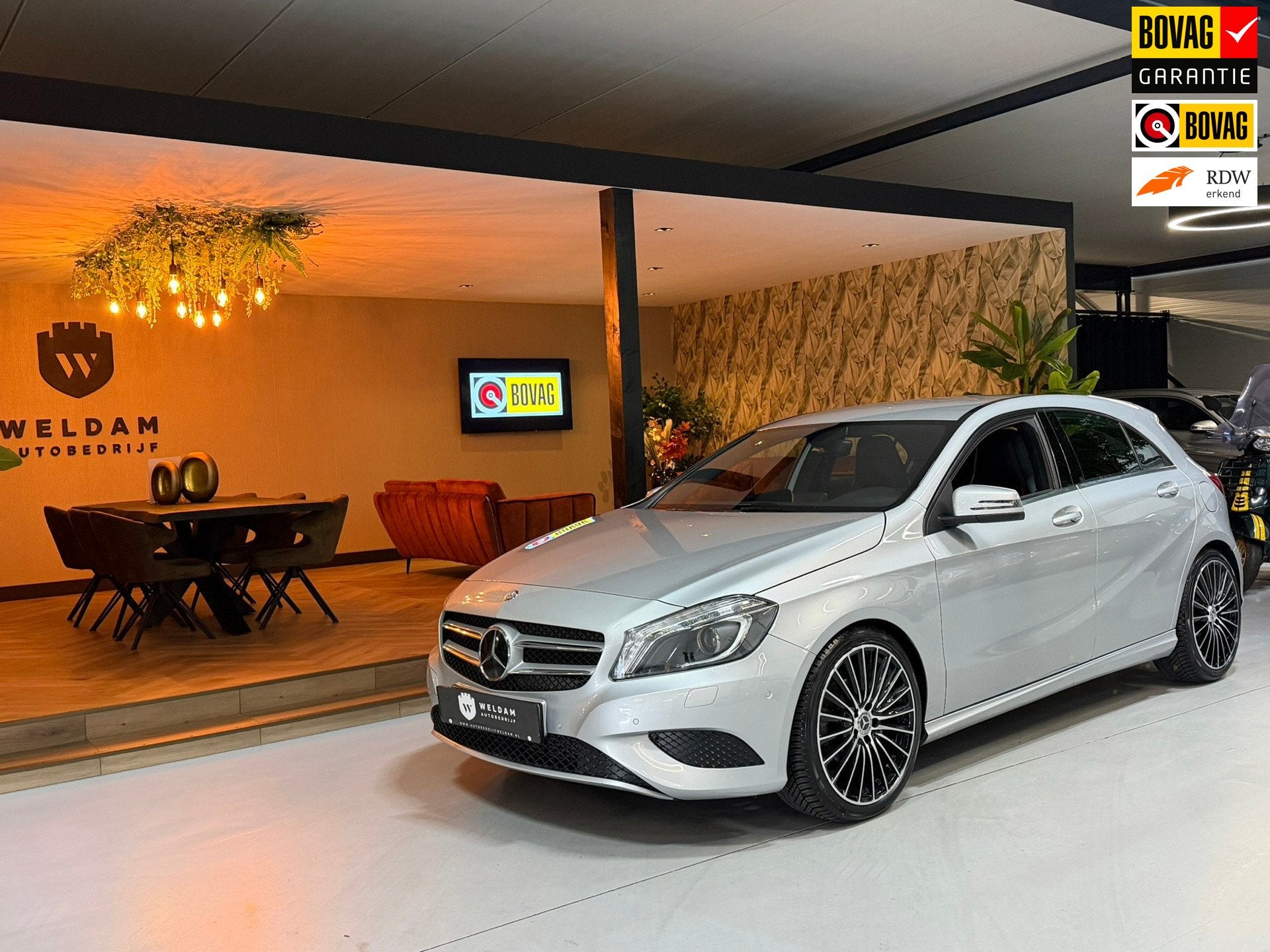 Mercedes-Benz A-klasse 180 AMG NAP|Xenon|LED|Navi|Leder|Afne, Auto's, Mercedes-Benz, Voorwielaandrijving, Gebruikt, 4 cilinders