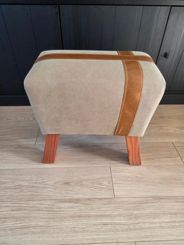 Stijlvolle poef met lederen accenten, Huis en Inrichting, Gebruikt, Vintage/retro, Minder dan 50 cm, Ophalen of Verzenden