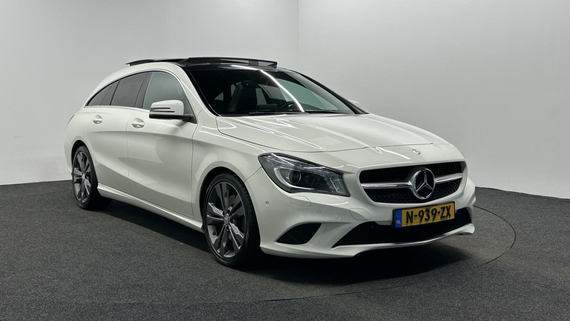Mercedes CLA-klasse Shooting Brake 250 OrangeArt Edition TRE, Auto's, CLA, Gebruikt, Euro 6, 4 cilinders
