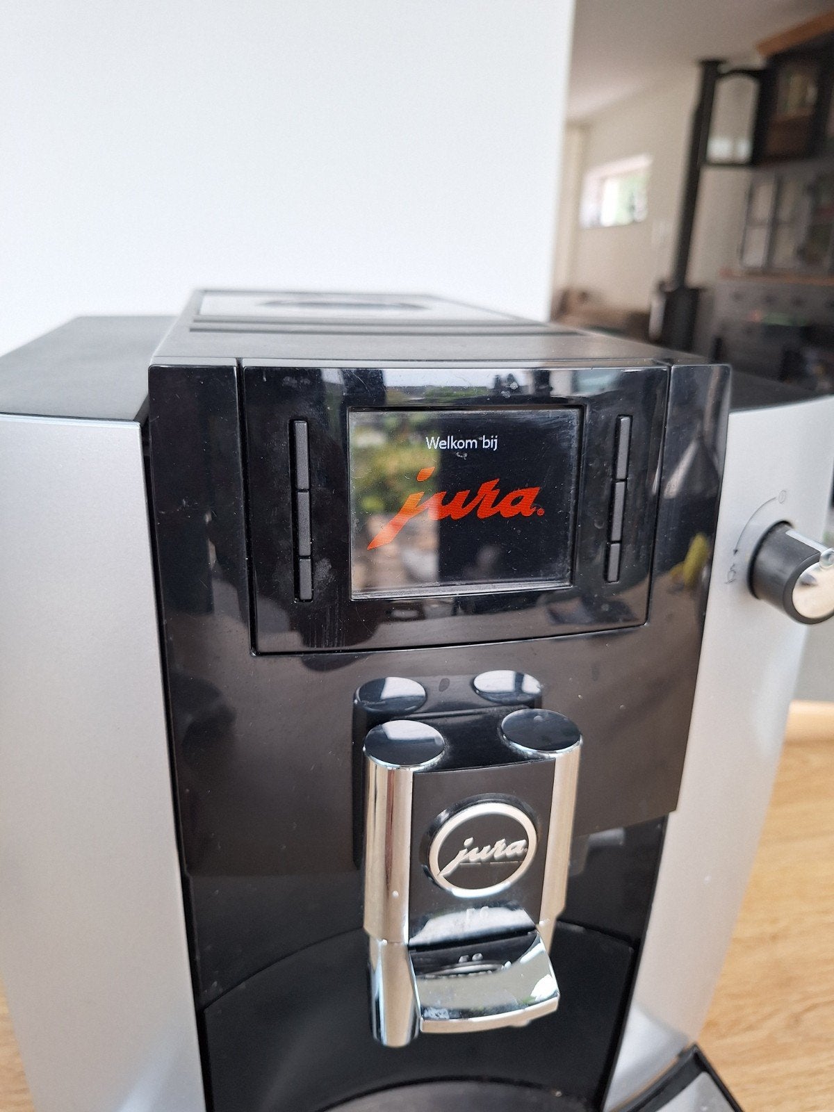 Jura E6 koffiemachine in goede staat, Witgoed en Apparatuur, Koffiezetapparaten, Ophalen, Afneembaar waterreservoir, 10 kopjes of meer