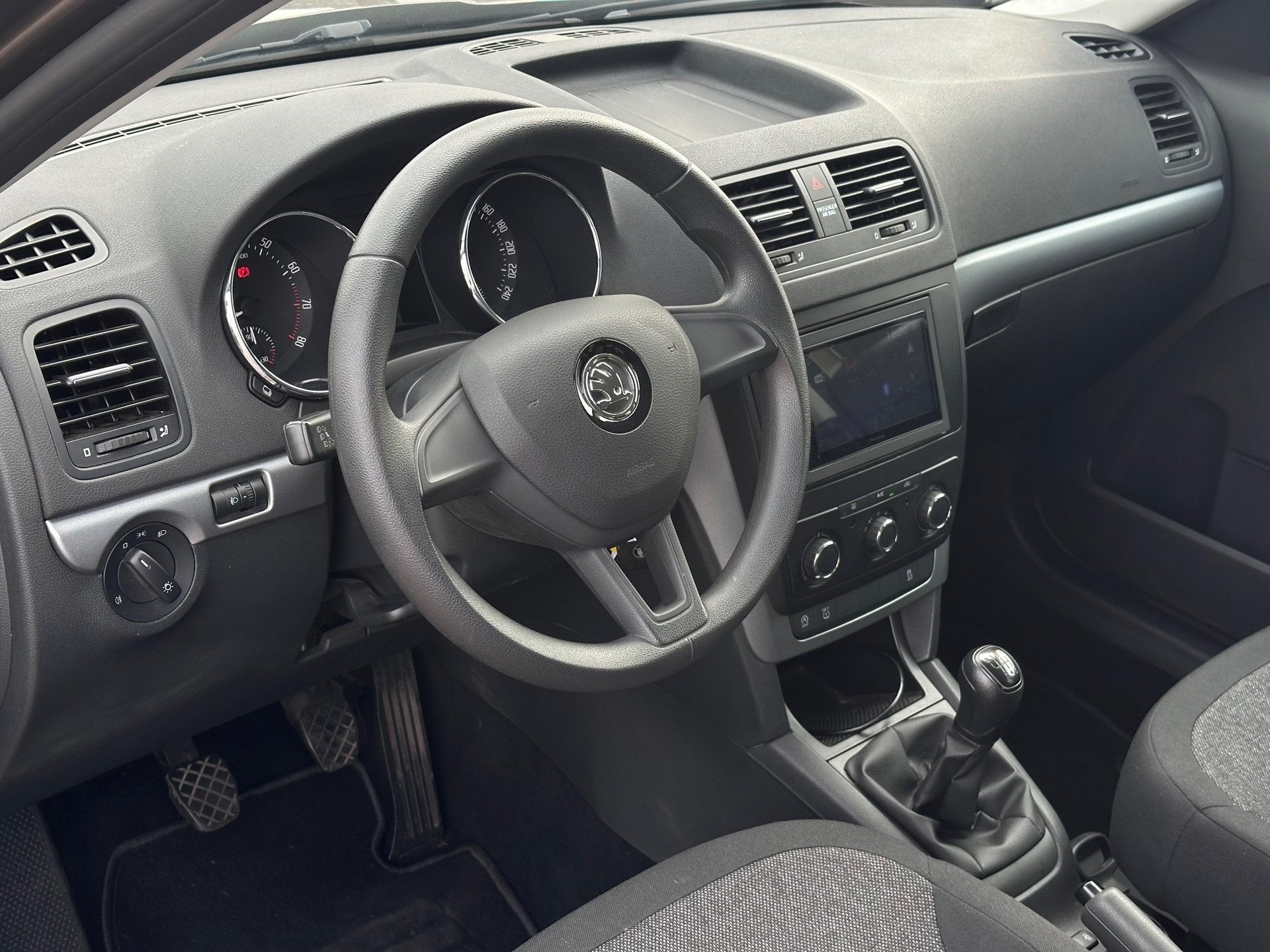 Skoda Yeti 1.2 TSI Greentech Active|110pk|Trekhaak|Multimedi, Auto's, Voorwielaandrijving, Gebruikt, Euro 6, 4 cilinders